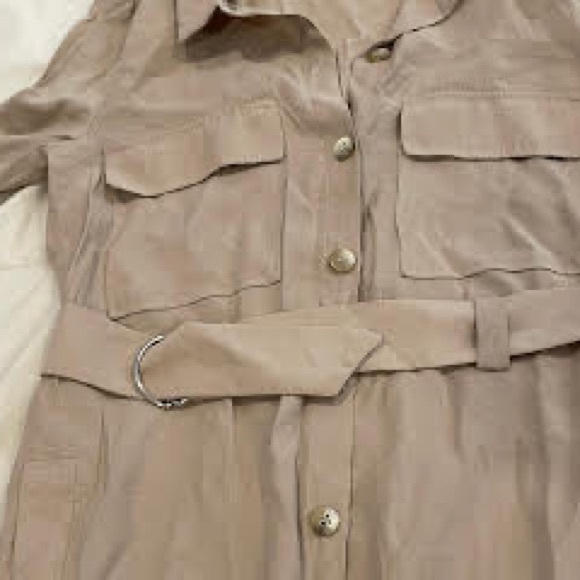 Buttoned dress - Picture 3 of 7